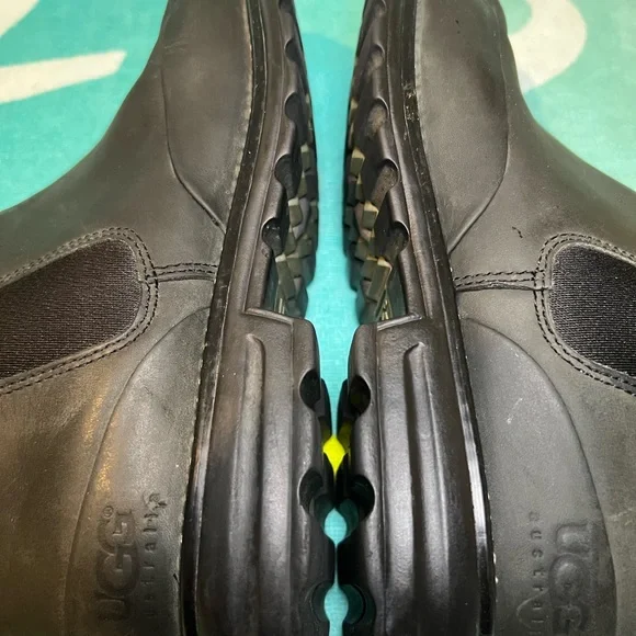 UGG Australia Sz-9 Women’s Leather Shearling 5459 Chelsea Boots Pre-owned. - Picture 3 of 6